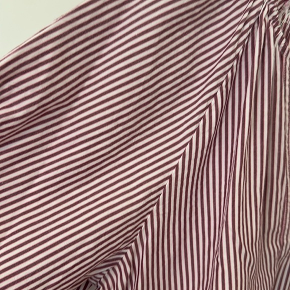 Loft Striped Wide Hem V-neck Top Medium - Picture 5 of 9